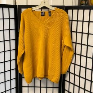 VintageGap sweater size medium excellent condition